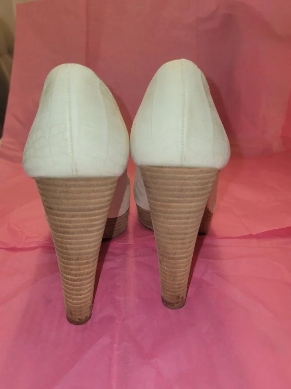 Stuart Weitzman Off-White Peep Toe/Platform Heels - EU38.5